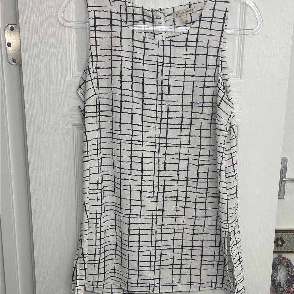 41 Hawthorn Black and White Abstract Pattern Top